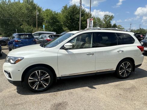 Used 2018 Nissan Pathfinder Platinum AWD/4WD image 3