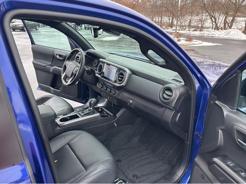 Used 2023 Toyota Tacoma TRD Off-Road image 39