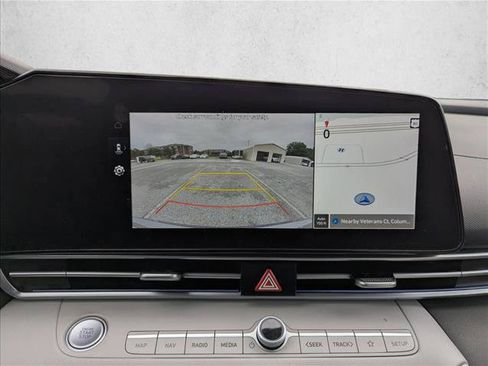 Used 2025 Hyundai Elantra Limited FWD image 18