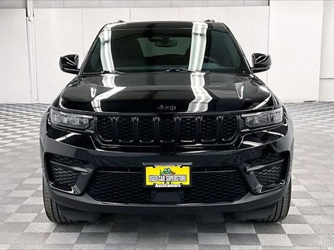 Used 2022 Jeep Grand Cherokee Altitude image 3