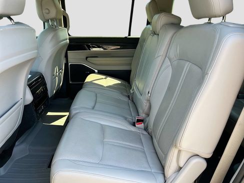 Used 2022 Jeep Wagoneer Series II AWD/4WD image 25