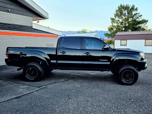 Used 2015 Toyota Tacoma PreRunner w/ TRD Sport Package image 6