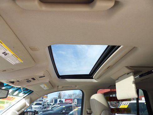 Used 2015 Cadillac Escalade Premium image 8