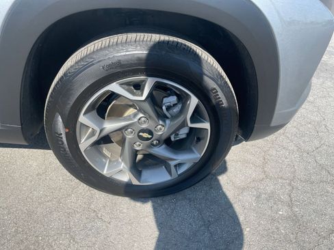 Used 2025 Chevrolet Trax LT w/ LT Convenience Package image 31