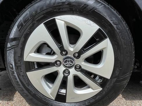 Used 2017 Toyota Prius Four FWD image 14