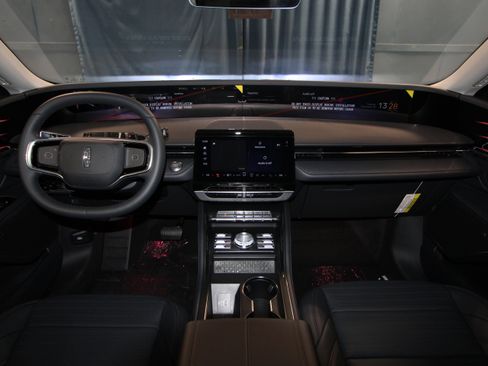 New 2026 Lincoln Nautilus Reserve w/ Jet Appearance Package image 32