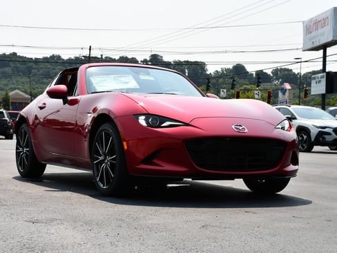 New 2026 MAZDA MX-5 Miata RF Grand Touring RWD image 1