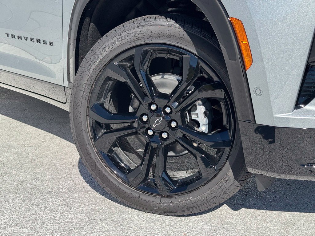 New 2027 Chevrolet Traverse RS w/ LPO, Floor Liner Package FWD image 6