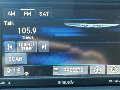 Used 2016 Chrysler Town & Country Touring image 19