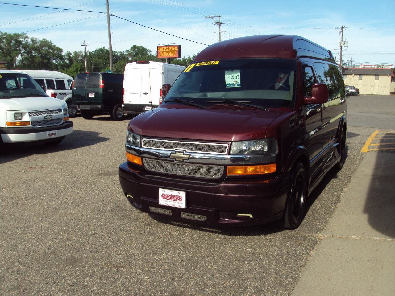 Used 2017 Chevrolet Express 2500 RWD image 4