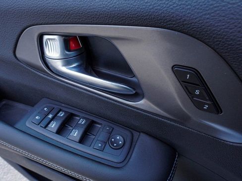 New 2026 Chrysler Pacifica Select image 11