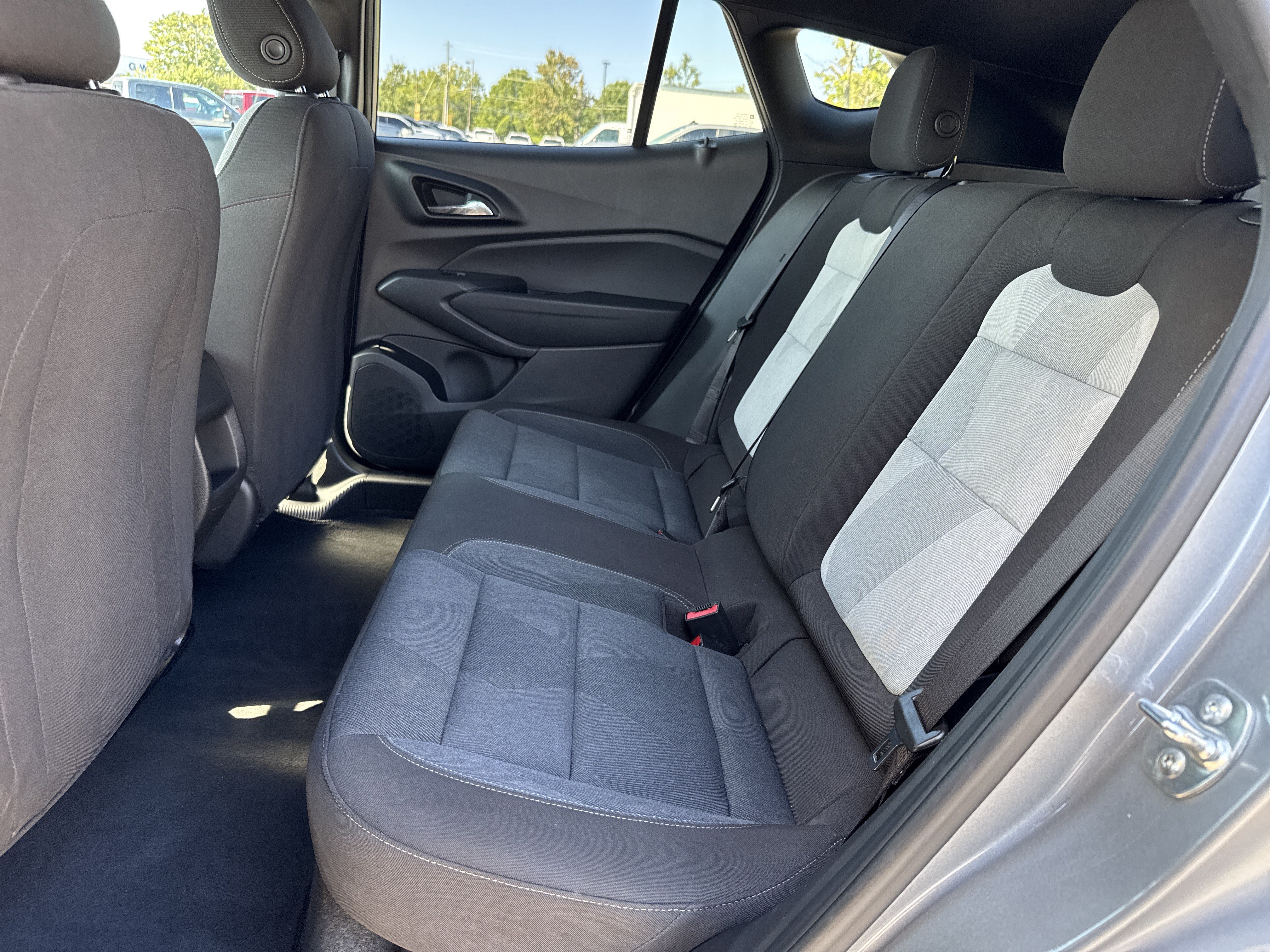 Used 2025 Chevrolet Trax RS w/ Driver Confidence Package FWD image 28