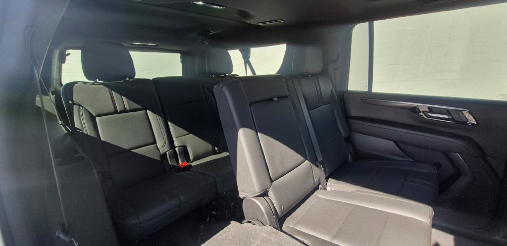 Used 2026 Chevrolet Suburban RST w/ Sun And Tow Package AWD/4WD image 6