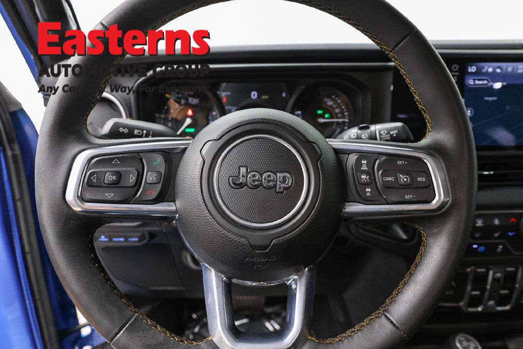 Used 2024 Jeep Wrangler Unlimited Sahara w/ Technology Group AWD/4WD image 12