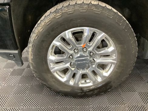 Used 2023 GMC Sierra 2500 Denali AWD/4WD image 2