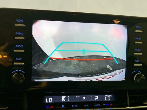 Used 2023 Toyota Sienna XLE FWD image 29