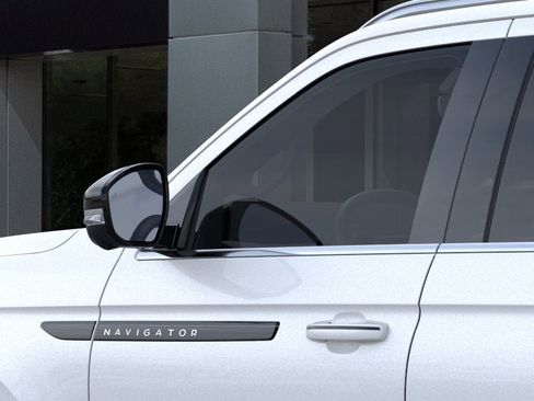 New 2026 Lincoln Navigator L Black Label AWD/4WD image 19