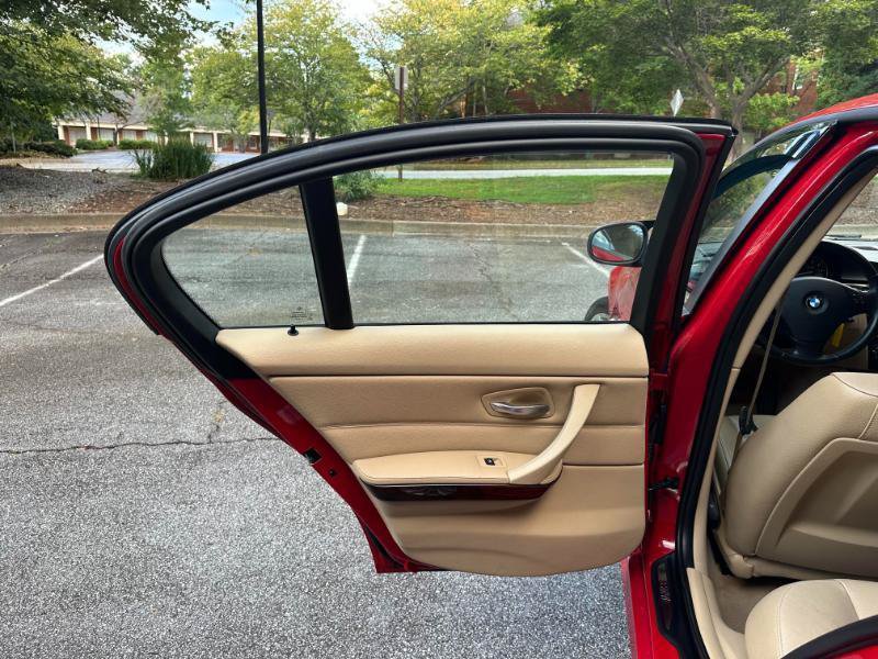 Used 2011 BMW 328i Sedan RWD image 16