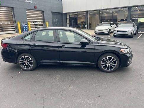 Used 2024 Volkswagen Jetta Sport FWD image 2