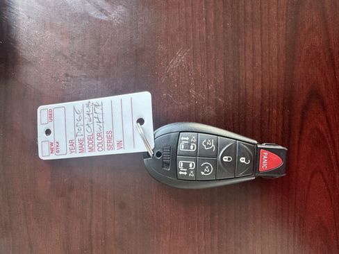 Used 2016 Dodge Grand Caravan R/T FWD image 36