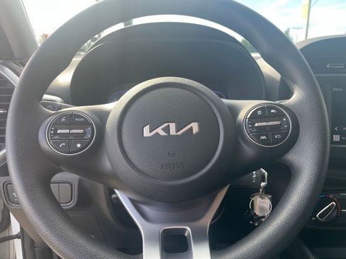 Used 2025 Kia Soul LX w/ LX Technology Package image 28
