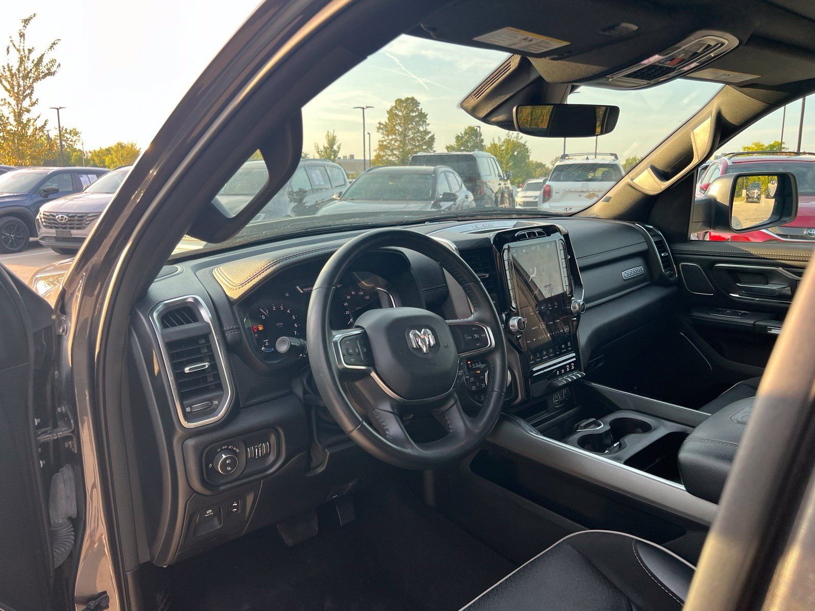 Used 2024 RAM 1500 Laramie AWD/4WD image 9