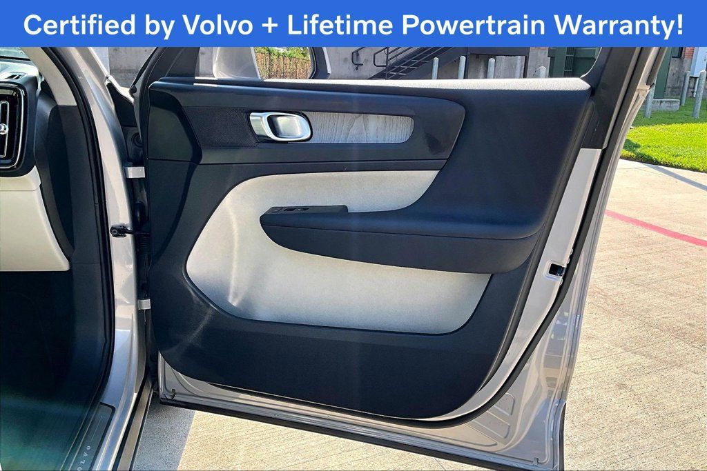 Used 2024 Volvo XC40 B5 Plus AWD/4WD image 25