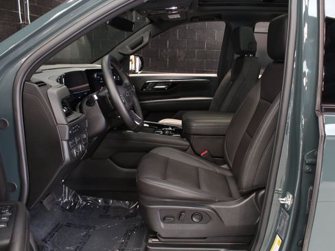 Used 2025 Chevrolet Tahoe Z71 w/ Z71 Off-Road Package AWD/4WD image 39