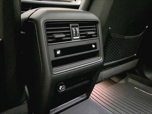 Used 2025 Porsche Cayenne image 28