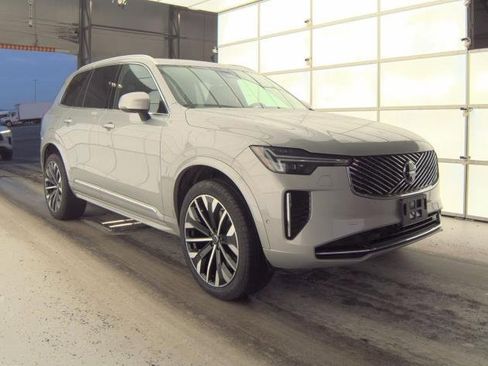 Used 2025 Volvo XC90 B6 Plus image 1