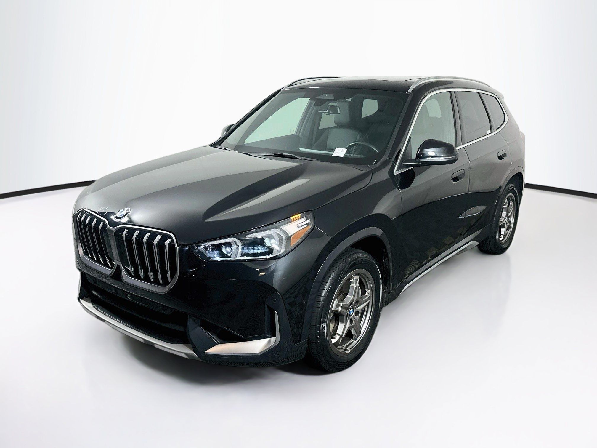 Used 2026 BMW X1 xDrive28i AWD/4WD image 3