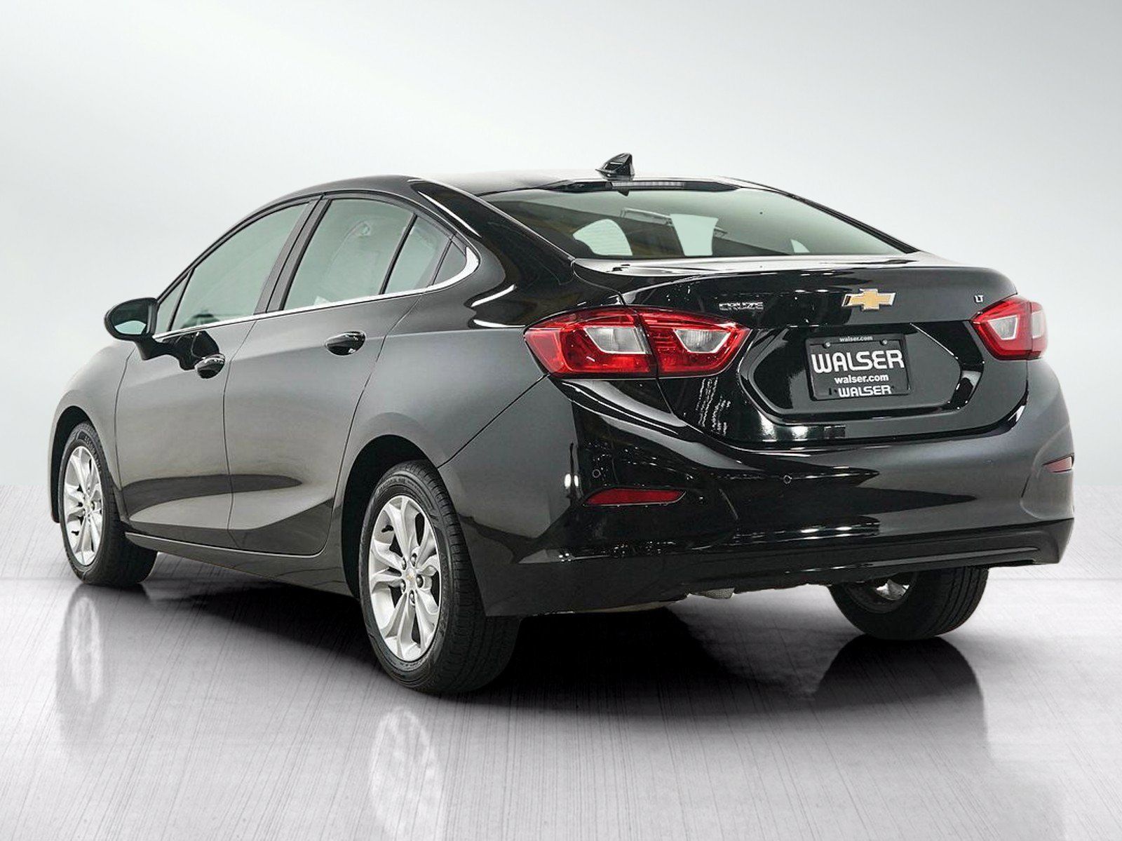 Used 2019 Chevrolet Cruze LT w/ Convenience Package FWD image 3