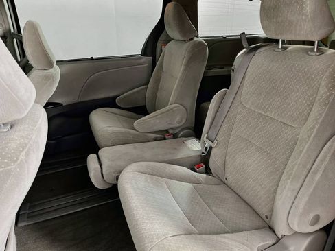 Used 2020 Toyota Sienna LE FWD image 25