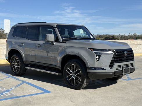 New 2026 Lexus GX 550 image 2