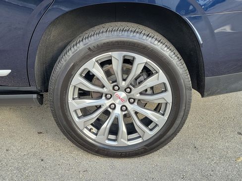 Used 2021 GMC Yukon Denali w/ Denali Premium Package image 28