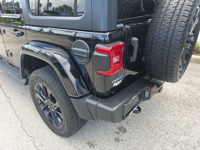 Used 2021 Jeep Wrangler Unlimited Sahara AWD/4WD image 15