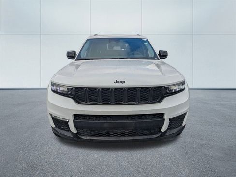 Used 2023 Jeep Grand Cherokee L Limited w/ Black Appearance Package image 8