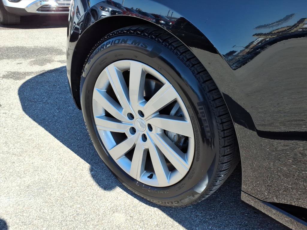 Certified 2025 Land Rover Range Rover Long Wheelbase SE AWD/4WD image 9