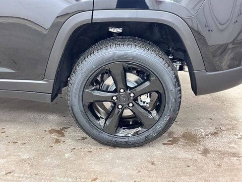 New 2025 Jeep Grand Cherokee Limited w/ Black Appearance Package image 44