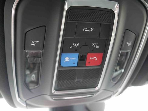 New 2025 Jeep Grand Cherokee Altitude image 34