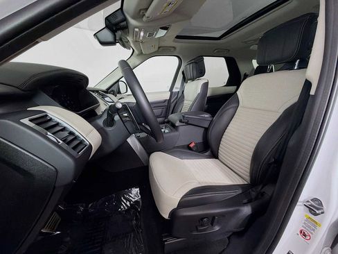 Used 2025 Land Rover Discovery Metropolitan Edition AWD/4WD image 11