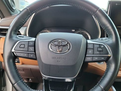Used 2021 Toyota Highlander Platinum FWD image 20