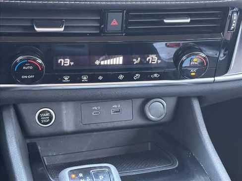 Used 2023 Nissan Rogue SV image 22