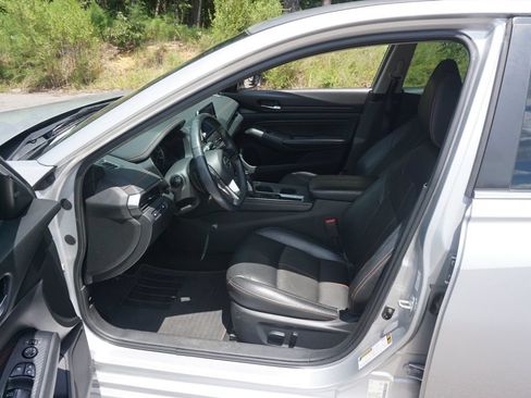 Used 2019 Nissan Altima 2.5 SR FWD image 2
