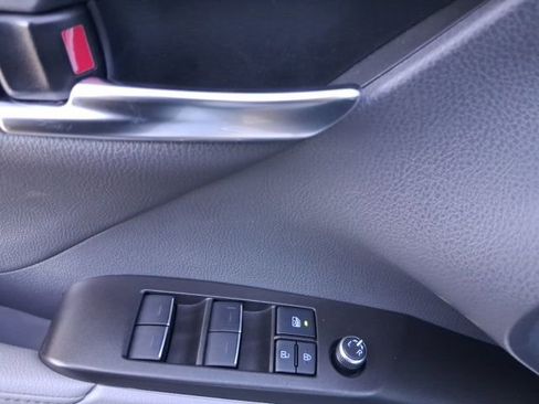 Used 2022 Toyota Camry XLE w/ Cold Weather Package FWD image 17
