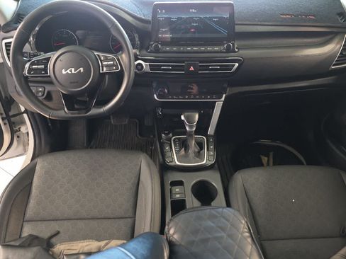 Used 2022 Kia Seltos SX w/ Sunroof Package AWD/4WD image 4