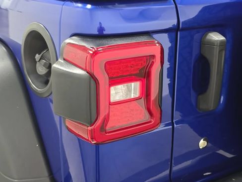 Used 2020 Jeep Wrangler Sport AWD/4WD image 30