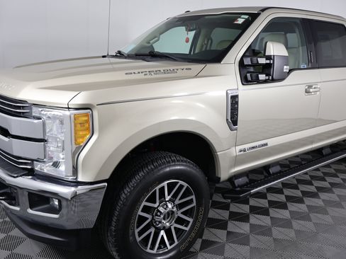 Used 2017 Ford F250 Lariat w/ Lariat Value Package image 11