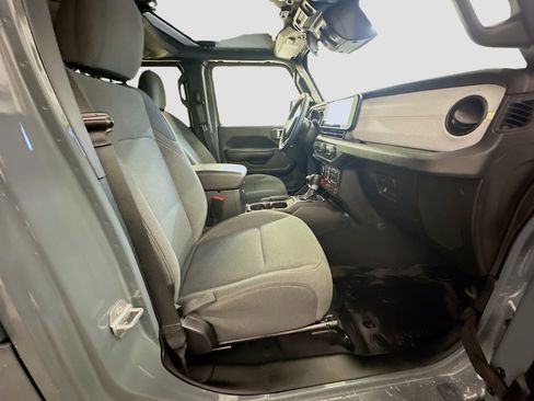 Used 2025 Jeep Wrangler Willys image 31