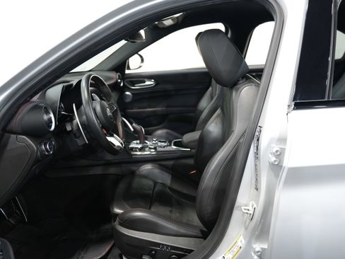 Used 2020 Alfa Romeo Giulia Quadrifoglio w/ Nero Edizione image 33